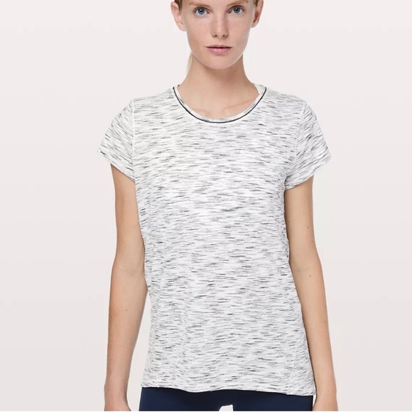 Lululemon tee - Picture 1 of 4